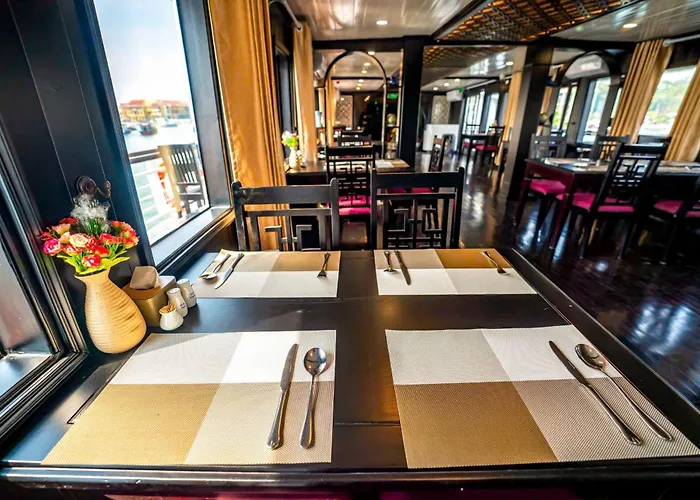 La Regina Classic Cruise  Hạ Long